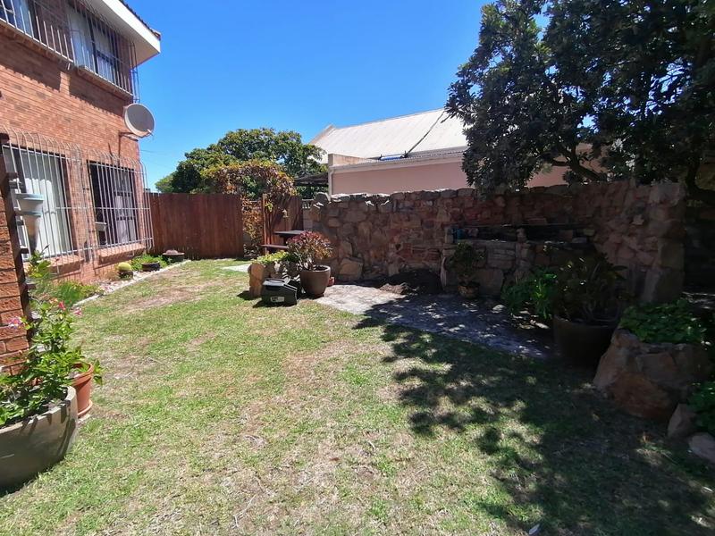 5 Bedroom Property for Sale in Sandbaai Western Cape